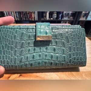 Furla Green Croc-Embossed Wallet Luxurious Design